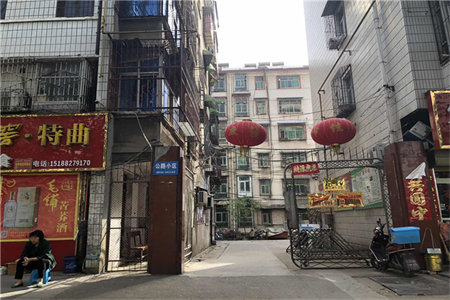明城园一中家属院3室2厅2卫142㎡